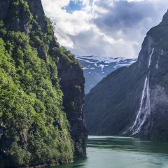 A Scenic Adventure Unveiled: Oslo to Flåm Exploration – Deciding Between Road Trip or Train Journey