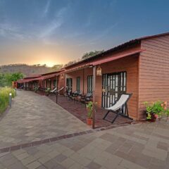 How to Travel Without Breaking the Bank: Managing Pressure to Overspend